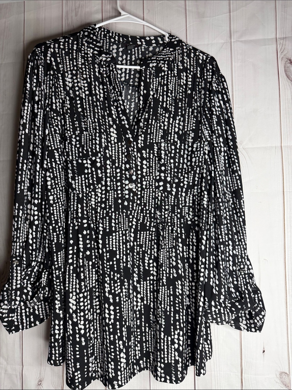 Cocomo balck & White Printed Long Sleeve top 2x- 1188